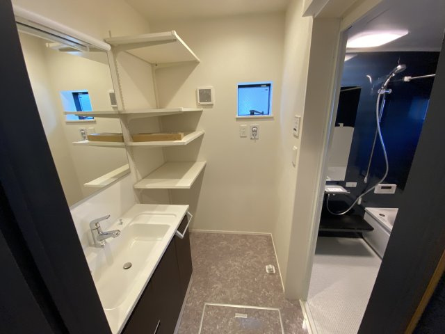 高津区諏訪2丁目 中古戸建の独立洗面台