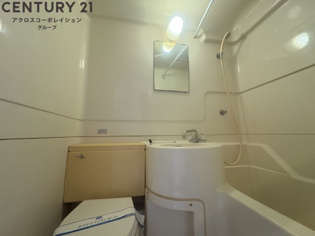 浴室に洗面台があります