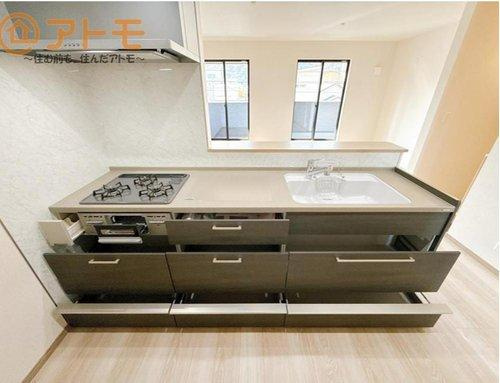 いろどりアイタウン栃木市大宮町22-P1　１２号棟のキッチン|キッチンは広く収納もあるので、食器や炊事用具を手の届くところに配置しやすい為調理もスピーディーです♪