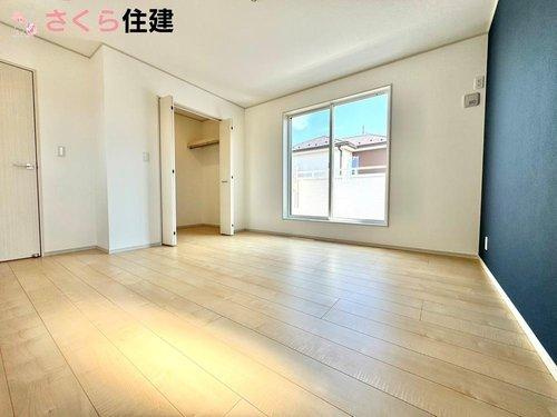 いろどりアイタウン栃木市大宮町22-P1　１２号棟の洋室|各部屋に収納あります！荷物が多い子育て世代や、趣味道具の多い方にもうれしいですね♪