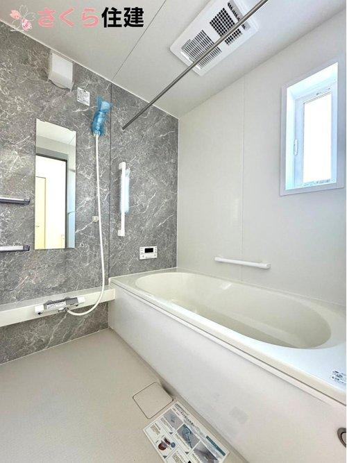 いろどりアイタウン栃木市大宮町22-P1　１２号棟の浴室|梅雨の時期は大活躍の浴室乾燥機！家族の数だけ増える洗濯物もしっかり乾かせます！