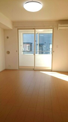 【居間・リビング】 | ミドルビレッジヒロ７Ａ | ゆったり過ごせる居間です