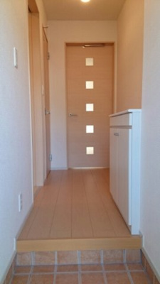 【玄関】 | ミドルビレッジヒロ７Ａ | ゆったりとした玄関です