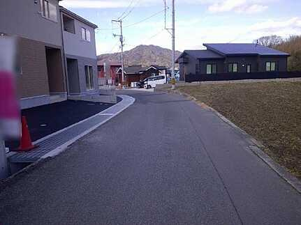 安芸郡熊野町呉地１丁目の前面道路含む現地写真