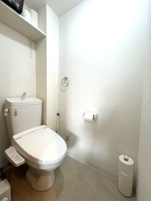 【トイレ】 | ■サンヴェール高槻二号棟 | ■2021年にリフォーム履歴有
●2021年3月　全室クロス・フローリング張替・キッチン交換・浴室交換・洗面化粧台交換・トイレ交換・建具交換・ハウスクリーニング等をされています。