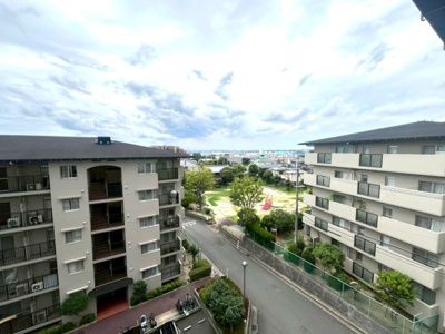 【展望】 | ■サンヴェール高槻二号棟 | ■南西角住戸につき陽当たり・通風良好です
■専有面積92.96m2のゆとりのサイズの4LDK