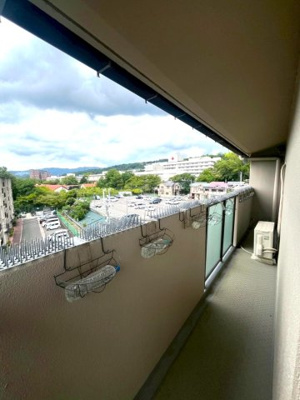 【バルコニー】 | ■サンヴェール高槻二号棟 | ■2021年にリフォーム履歴有
●2021年3月　全室クロス・フローリング張替・キッチン交換・浴室交換・洗面化粧台交換・トイレ交換・建具交換・ハウスクリーニング等をされています。