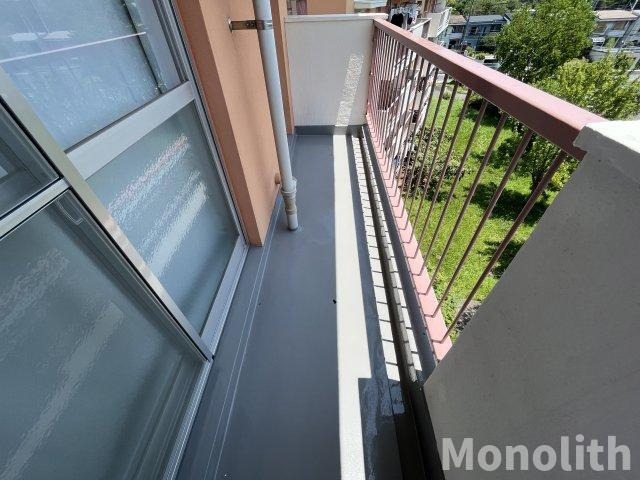 鶴山台18号棟のバルコニー
