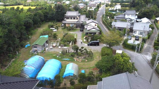 東金市宿　中古戸建の庭|敷地約785坪 7DK+離れ+作業所+ビニールハウス 庭にピザ窯があります。バーベキュー菜園も可能