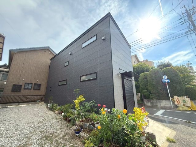 刈谷市御幸町4丁目貸店舗・事務所のエントランス