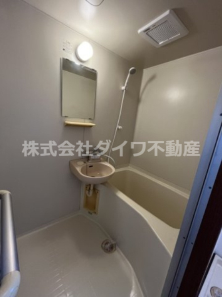 ルーミングハウスの浴室