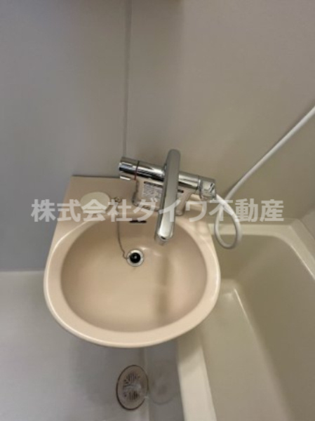 ルーミングハウスの洗面所