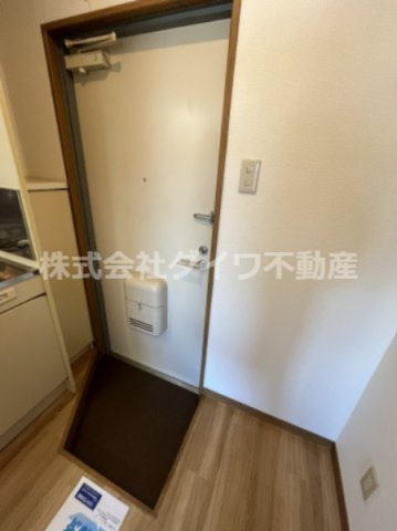 ルーミングハウスの玄関