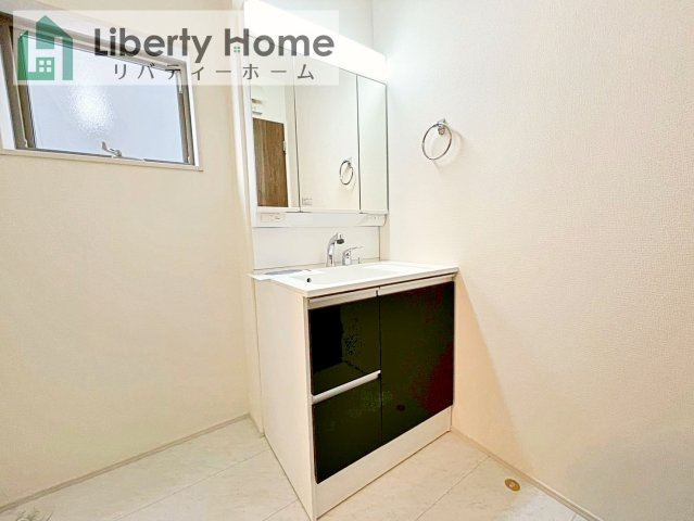 八千代町東原　新築戸建　2号棟の独立洗面台