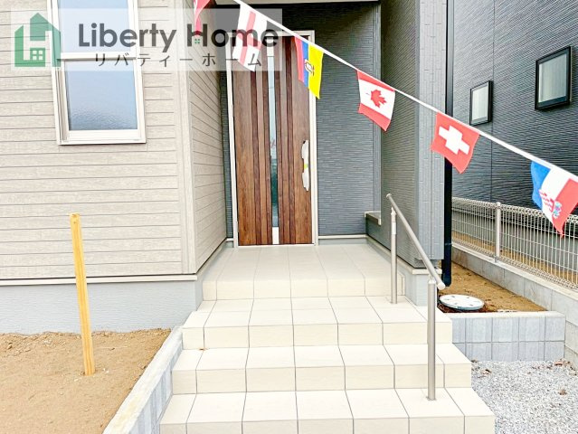 八千代町東原　新築戸建　2号棟のエントランス