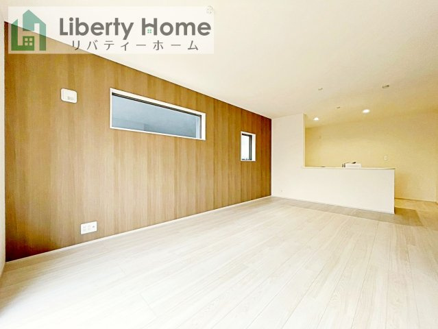 八千代町東原　新築戸建　2号棟の居間・リビング