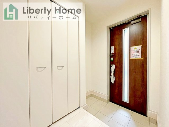 八千代町東原　新築戸建　2号棟の玄関