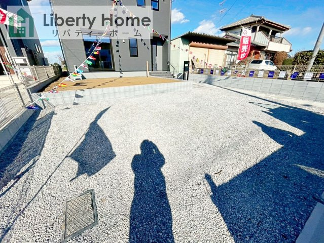 八千代町東原　新築戸建　3号棟の駐車場