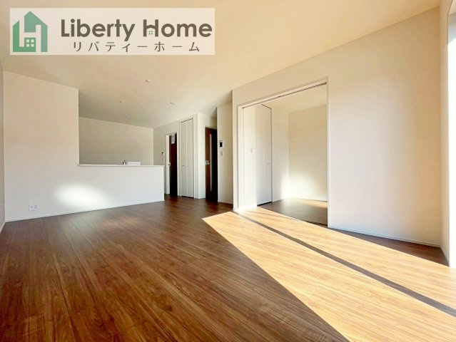 八千代東原　新築戸建　3号棟の居間・リビング