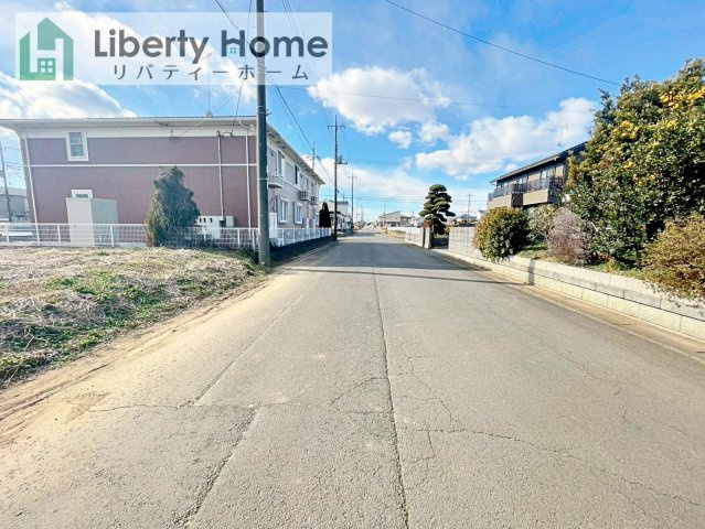 八千代町東原　新築戸建　3号棟の前面道路含む現地写真