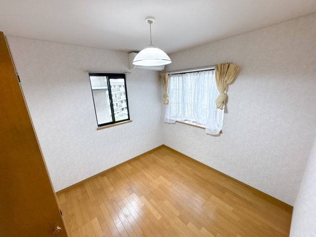 俵口戸建貸家の洋室