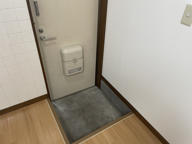 ウイングハウスの玄関