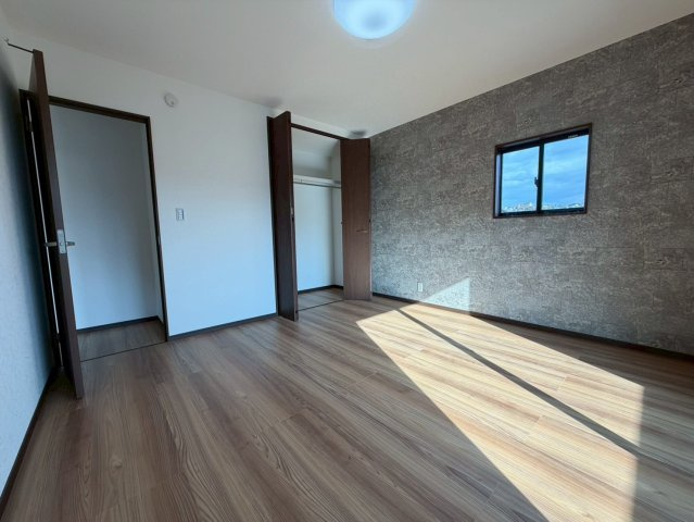 伊敷6丁目　新築戸建ての洋室