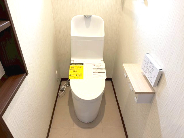 伊敷6丁目　新築戸建てのトイレ|1階の温水洗浄便座トイレです。寒い冬でも便座が温く安心です。