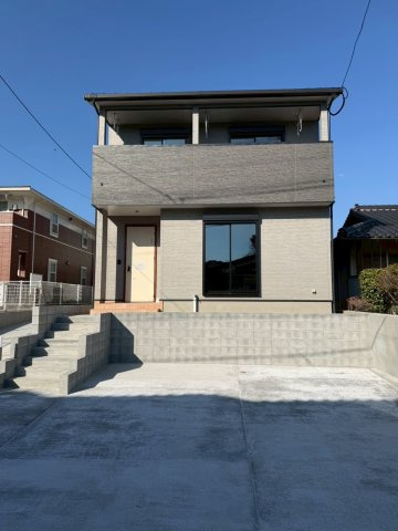 伊敷6丁目　新築戸建ての外観|南面道路沿いで陽当たり良好！陽の光もあたたかく差し込みます。