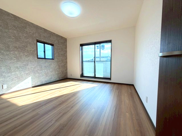 伊敷6丁目　新築戸建ての洋室|ゆとりのある8帖の主寝室です。