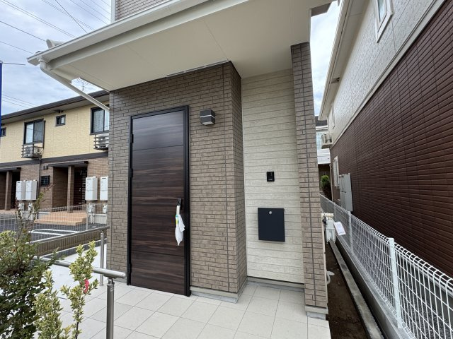 松戸市新松戸南３丁目新築戸建【新松戸南小学校：3分】のエントランス|エントランス・玄関ポーチ