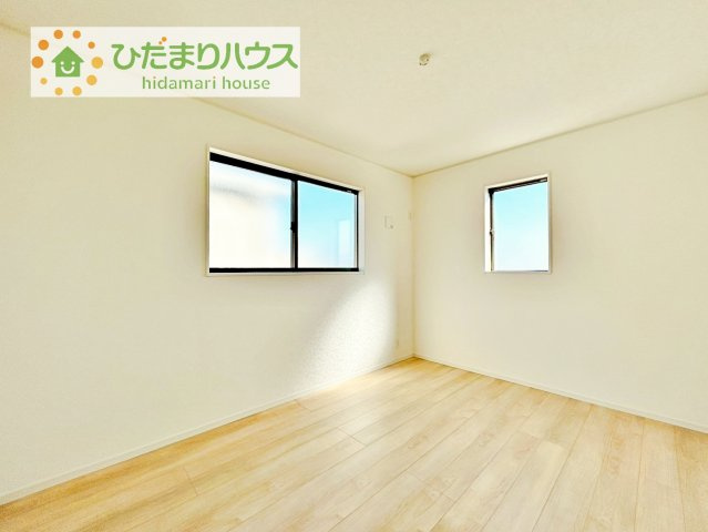 【洋室】 | 常総市山口第2　新築戸建　2号棟 | お掃除しやすく、清潔感を保てるのでダニも発生しにくいフローリング♪