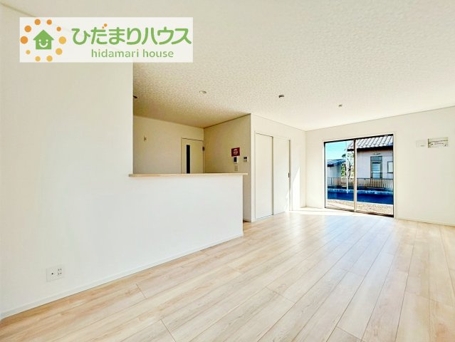 【居間・リビング】 | 常総市山口第2　新築戸建　2号棟 | お子様が元気に遊べる広々としたリビングです！