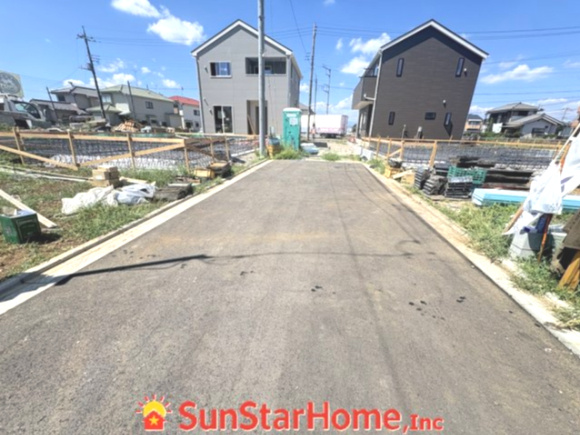 【サンスターホーム】武蔵村山市中原　新築5号棟の前面道路含む現地写真