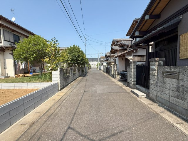 東金市田間三丁目／区画整理地内の限定１棟の前面道路含む現地写真