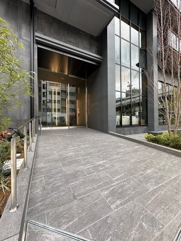 大阪市中央区常盤町２丁目の賃貸マンションのエントランス