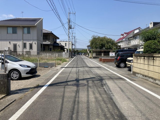 新築戸建・建売　熊谷市別府2丁目　別府小・別府中の前面道路含む現地写真