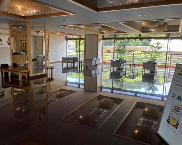 ロイヤルマンション伊豆長岡第２期のロビー|エントランスロビー