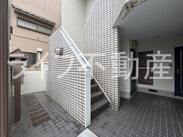 レオパレス21南鴻池のエントランス|建物の内部です