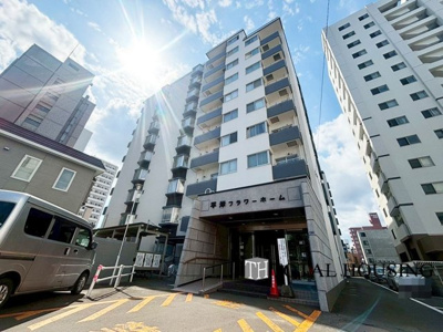 【外観】 | 平岸フラワーホーム | 流行に左右されず、将来にわたって価値が継続する「上質」な佇まい。親しみやすさが暮らしを豊かにしてくれる住空間です。