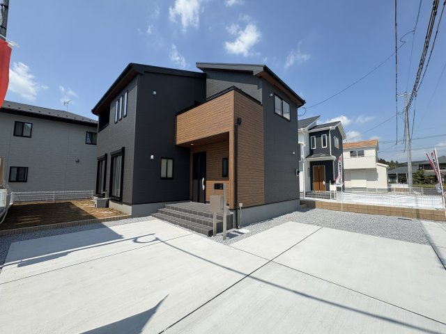 【LiveleGarden.S】鹿沼千渡 第8の外観|〇4号棟〇
4台並列駐車可能で、家族みんなのカーライフを快適に。車の買い替えや来客時にも困りません。
※2025年9月撮影