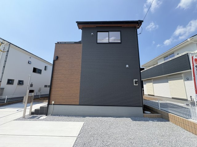 【LiveleGarden.S】鹿沼千渡 第8の外観|〇4号棟〇
駐車スペースだけでなく、お庭もしっかりとございます。家庭菜園やガーデニング、BBQにブール遊びと、夢がかないます！
※2025年9月撮影