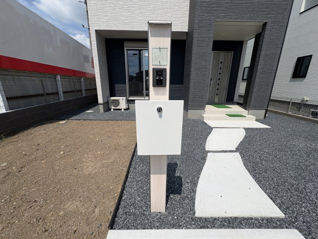 結城市川木谷 第1期 全8棟の玄関|〇8号棟〇
キャッチボールやＢＢＱ等ご家族の時間も充実できるゆとりあるお庭付き！
※2025年8月撮影