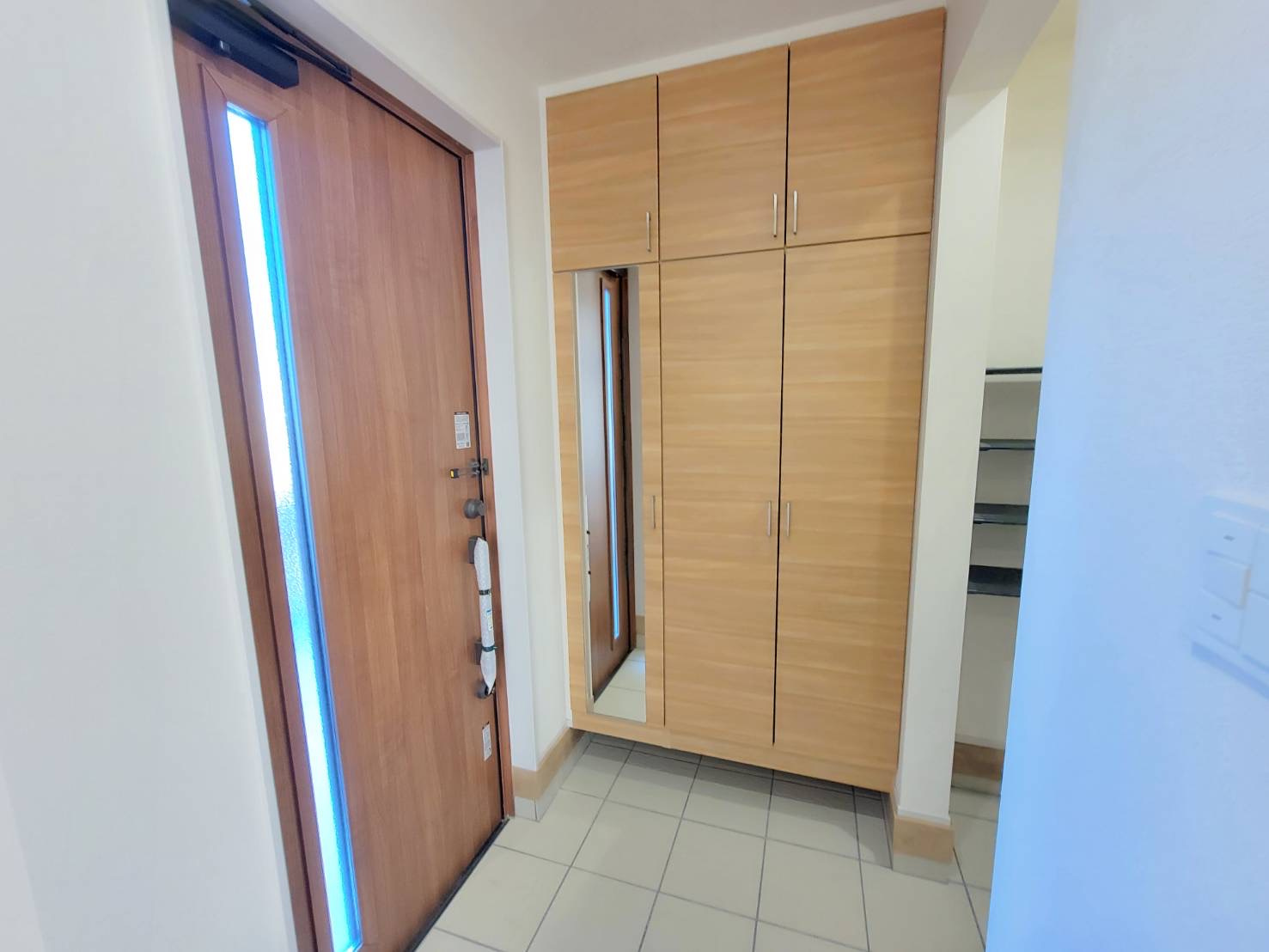 【ブルーミングガーデン】下野市川中子 全2邸の玄関|〇2号棟　玄関〇
ゆとりある、広い玄関ホール憧れのシューズインクローゼット付プランです。
※2025年11月撮影