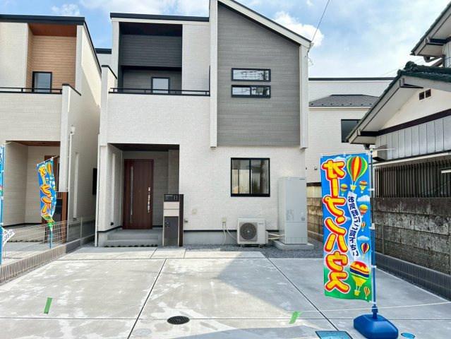 【ブルーミングガーデン】宇都宮市松原３丁目　新築一戸建の外観|2号棟【4（5)LDK+カースペース2台】　
敷地延長だからこそお子様が道路に出ることなく安全にのびのびと遊べます。2階洋室は間仕切り可能！プラス1部屋が叶います。
※2025年7月撮影