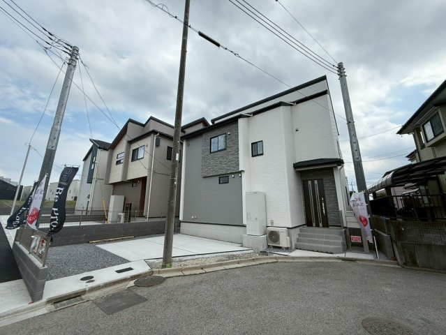 【ブルーミングガーデン】宇都宮市石井町　新築一戸建の前面道路含む現地写真