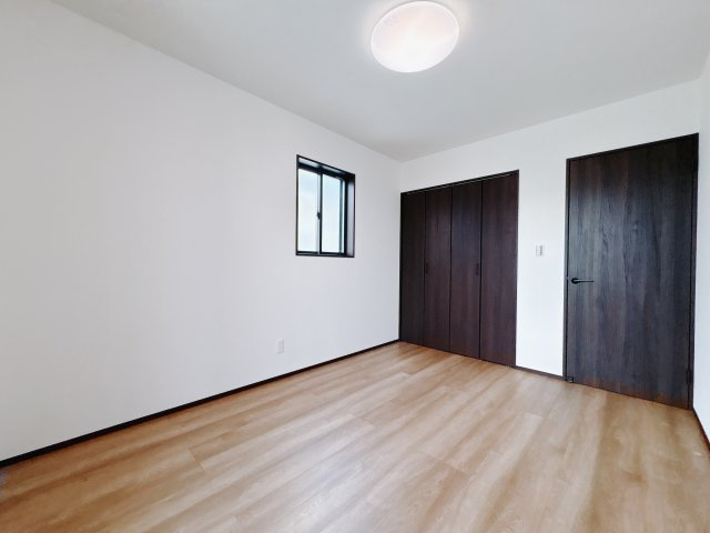 結城市川木谷 第1期 全8棟の洋室|〇7号棟・2階6帖洋室〇ベッドと机を無理なく置ける、お子様用にちょうどいい広さのお部屋です。自分だけの時間を大切にできて勉強にも集中できます。※2025年8月撮影