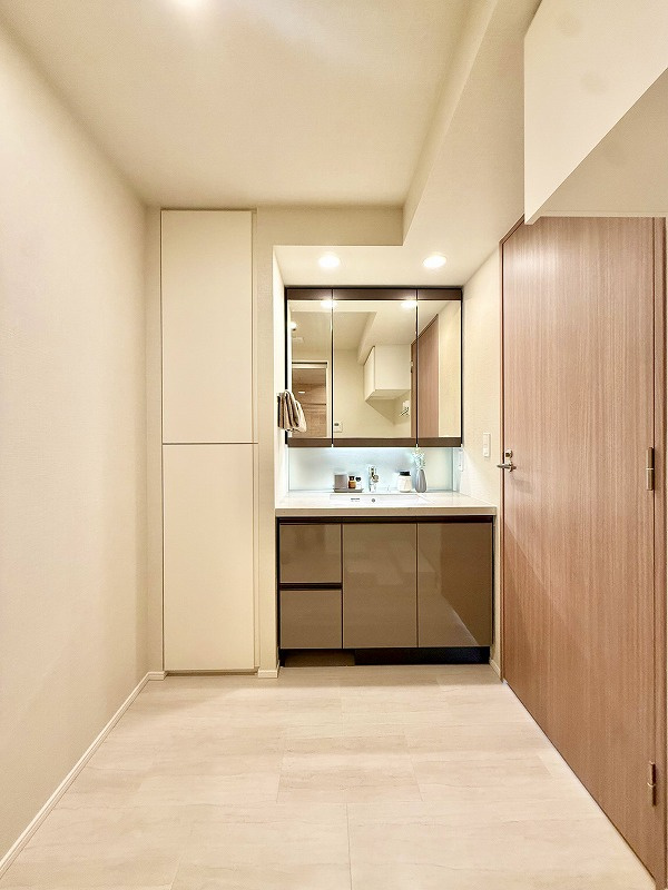 Ｂｒｉｌｌｉａ　Ｔｏｗｅｒ　池袋　Ｗｅｓｔの独立洗面台|Ｂｒｉｌｌｉａ　Ｔｏｗｅｒ　池袋　Ｗｅｓｔ：三面鏡付き洗面化粧台です！