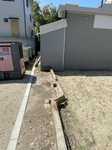 三津3丁目土地の外観|南側隣接地を撮影した写真です