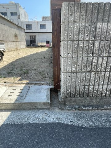 三津3丁目土地の外観|西側境界付近の写真です